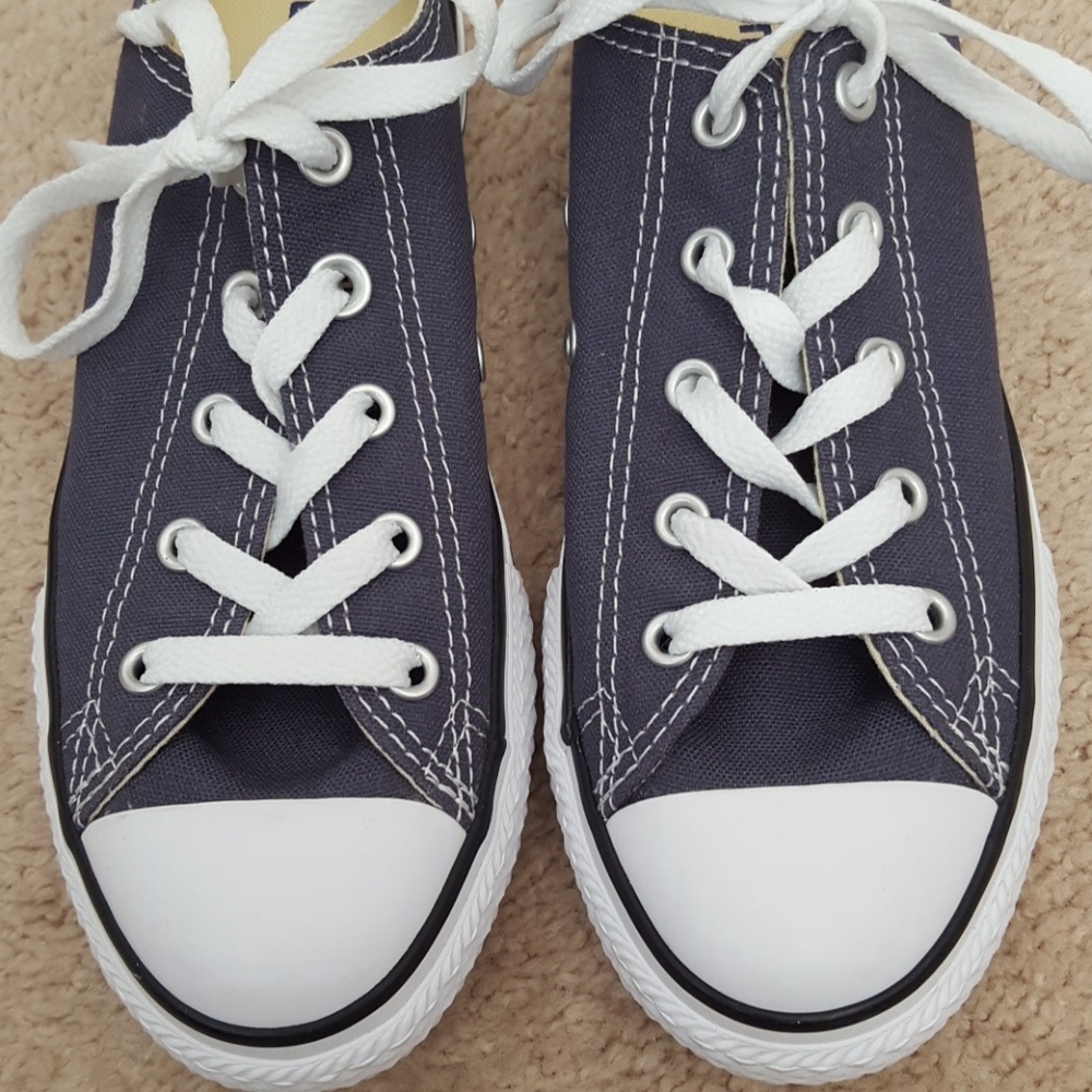 Converse youth athletic sneaker size 2 New - Picture 8 of 8